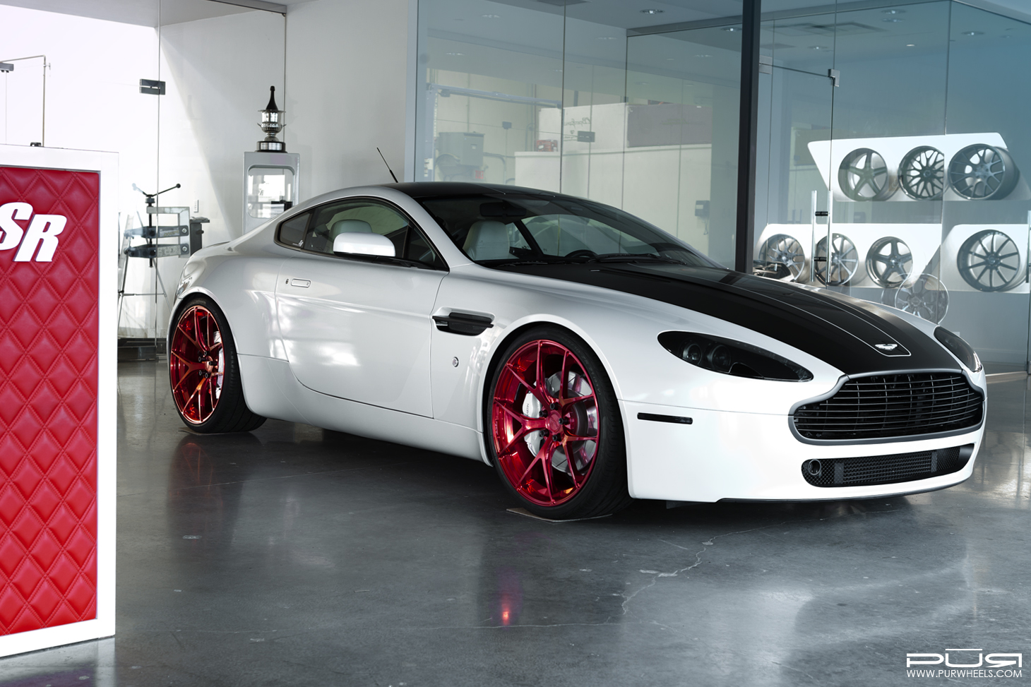 2014 Aston Martin V8 Vantage photo