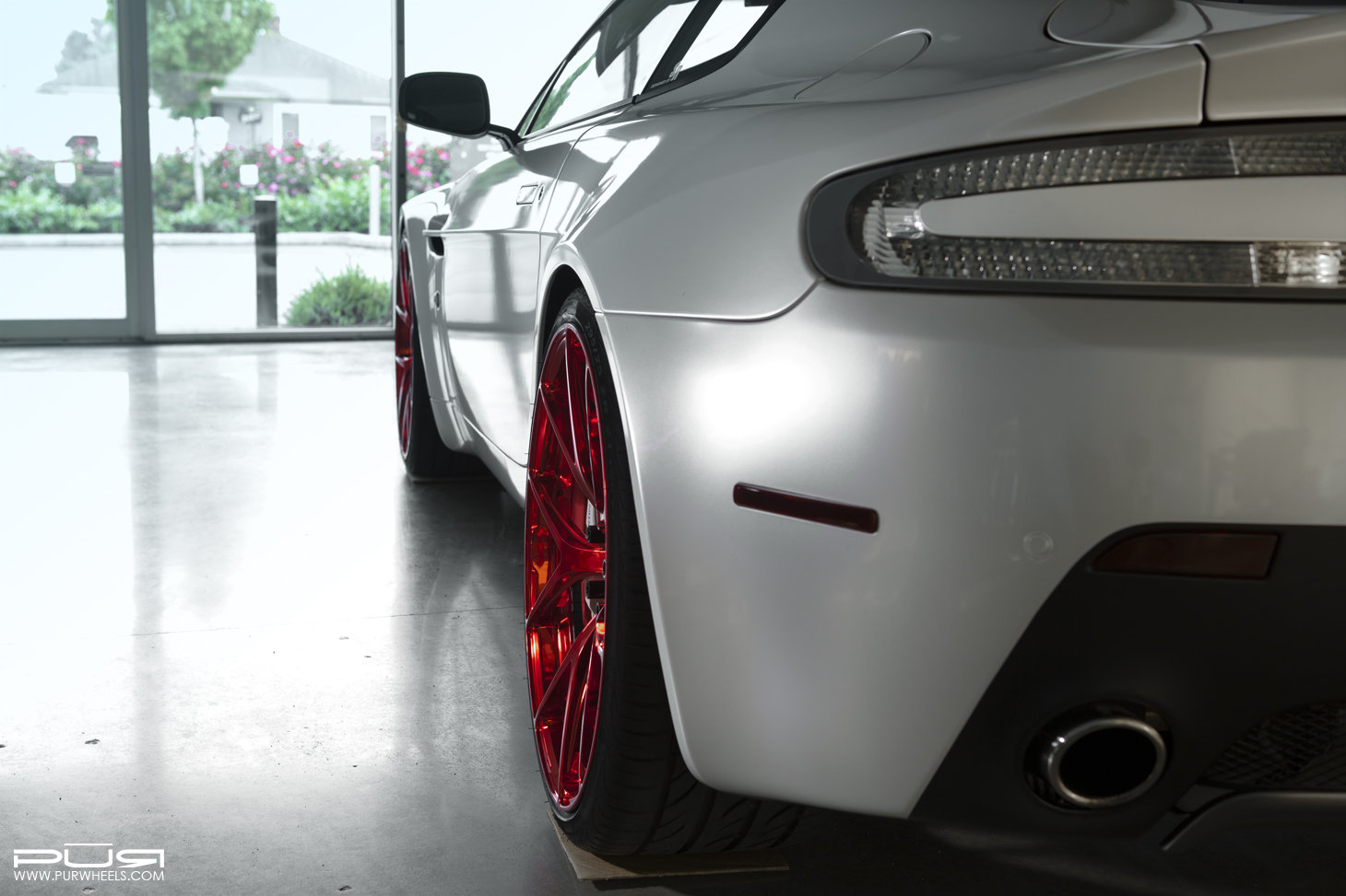 2014 Aston Martin V8 Vantage photo