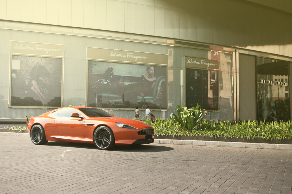 2012 Aston Martin Virage photo