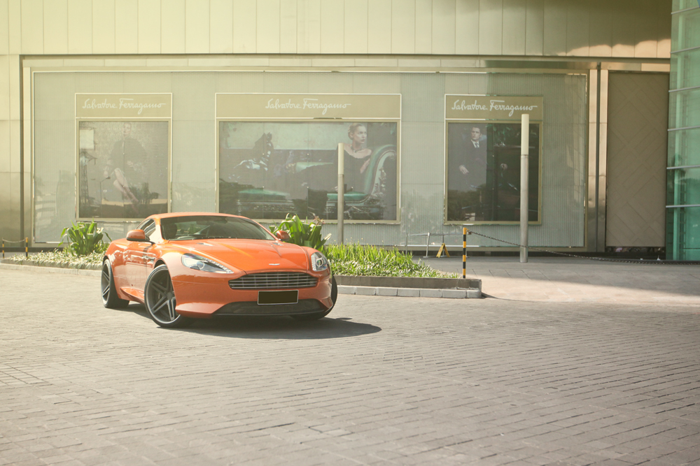 2012 Aston Martin Virage photo
