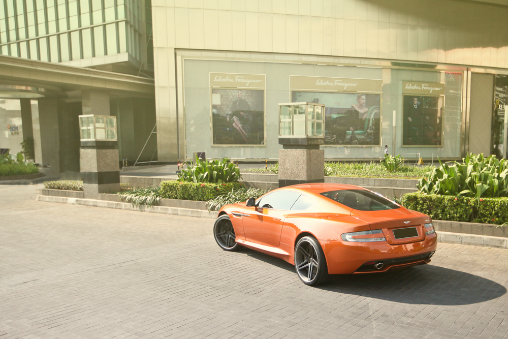 2012 Aston Martin Virage photo