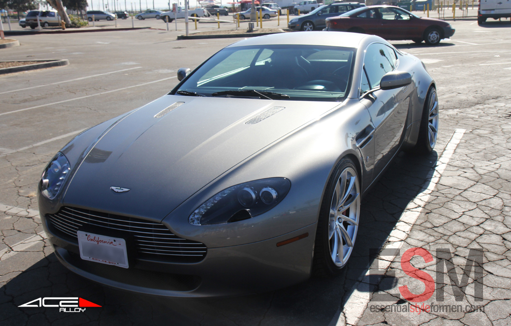2014 Aston Martin V8 Vantage photo