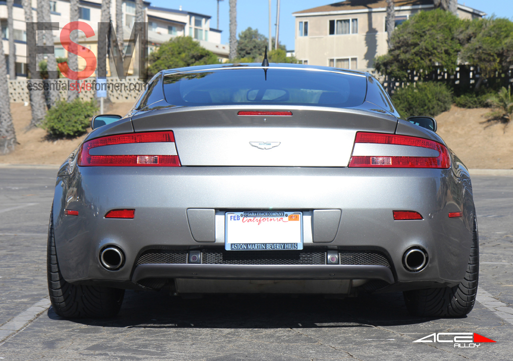 2014 Aston Martin V8 Vantage photo