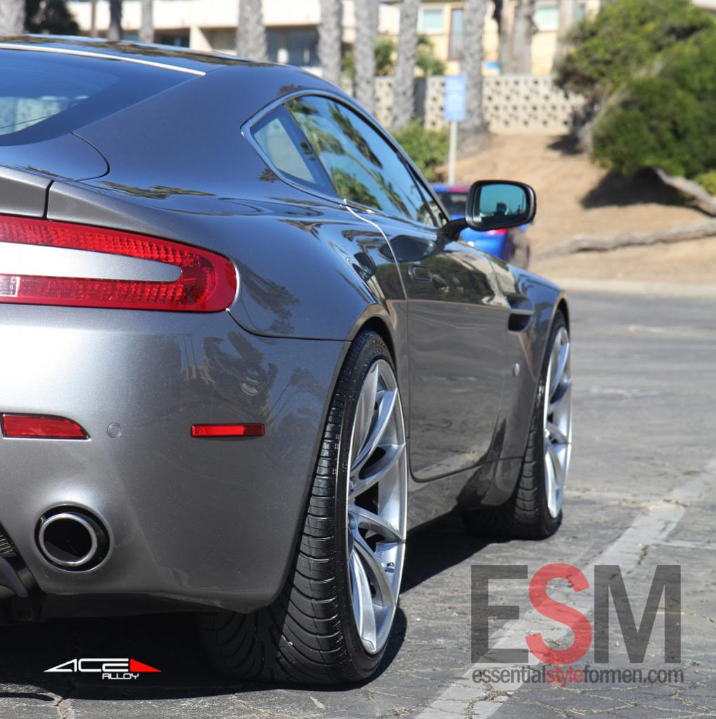 2014 Aston Martin V8 Vantage photo