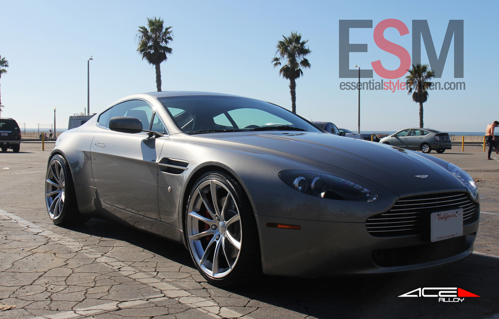 2014 Aston Martin V8 Vantage photo