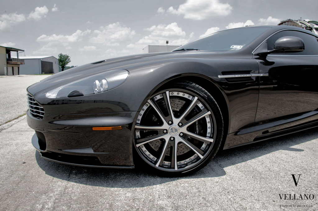 2012 Aston Martin DBS photo