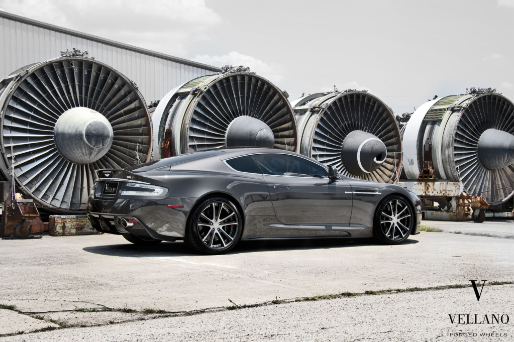 2012 Aston Martin DBS photo