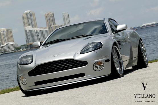 2014 Aston Martin Vanquish photo
