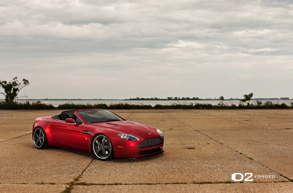 2014 Aston Martin V8 Vantage photo