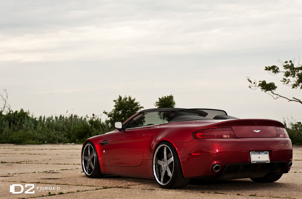 2014 Aston Martin V8 Vantage photo
