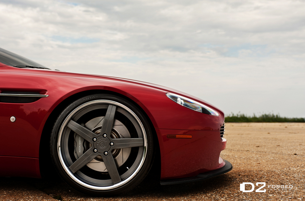 2014 Aston Martin V8 Vantage photo