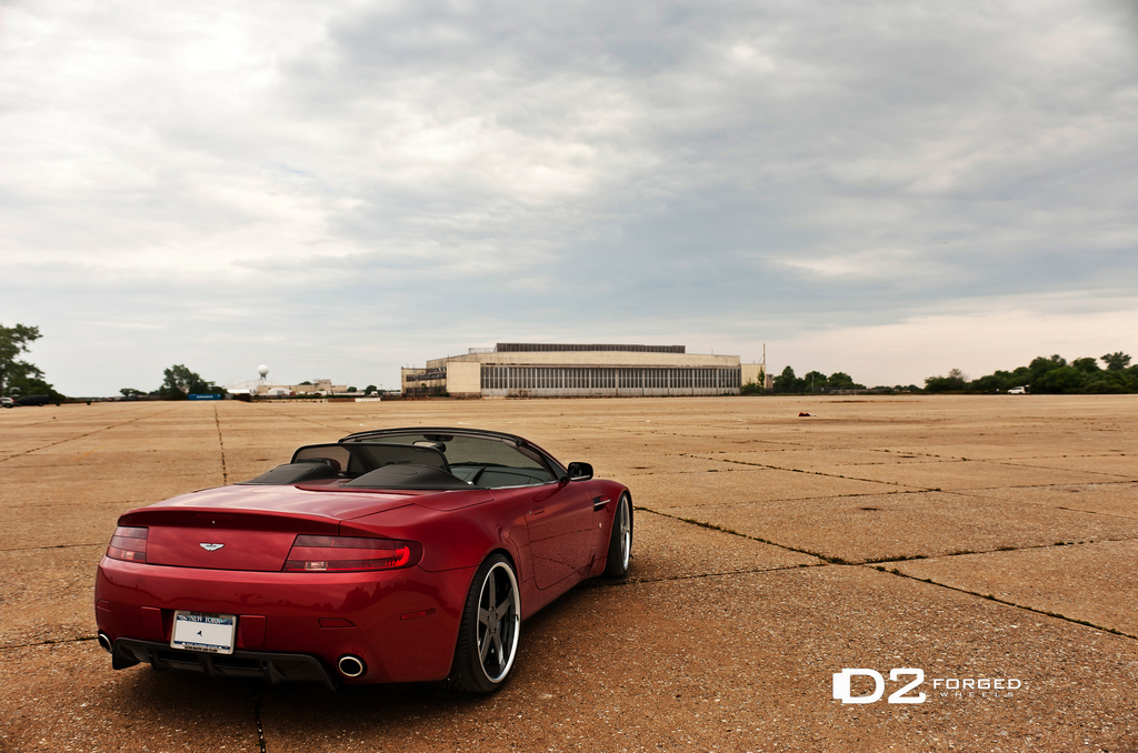 2014 Aston Martin V8 Vantage photo