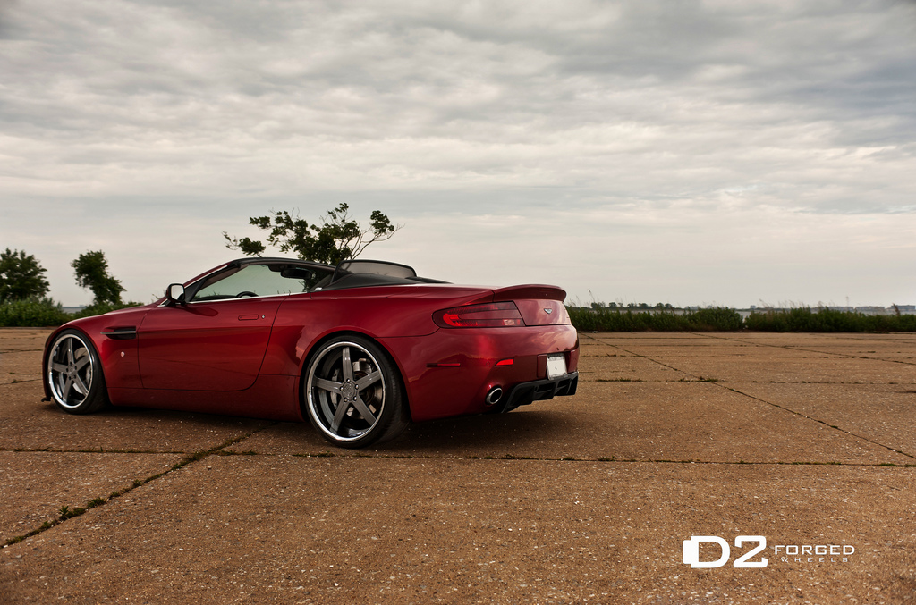 2014 Aston Martin V8 Vantage photo