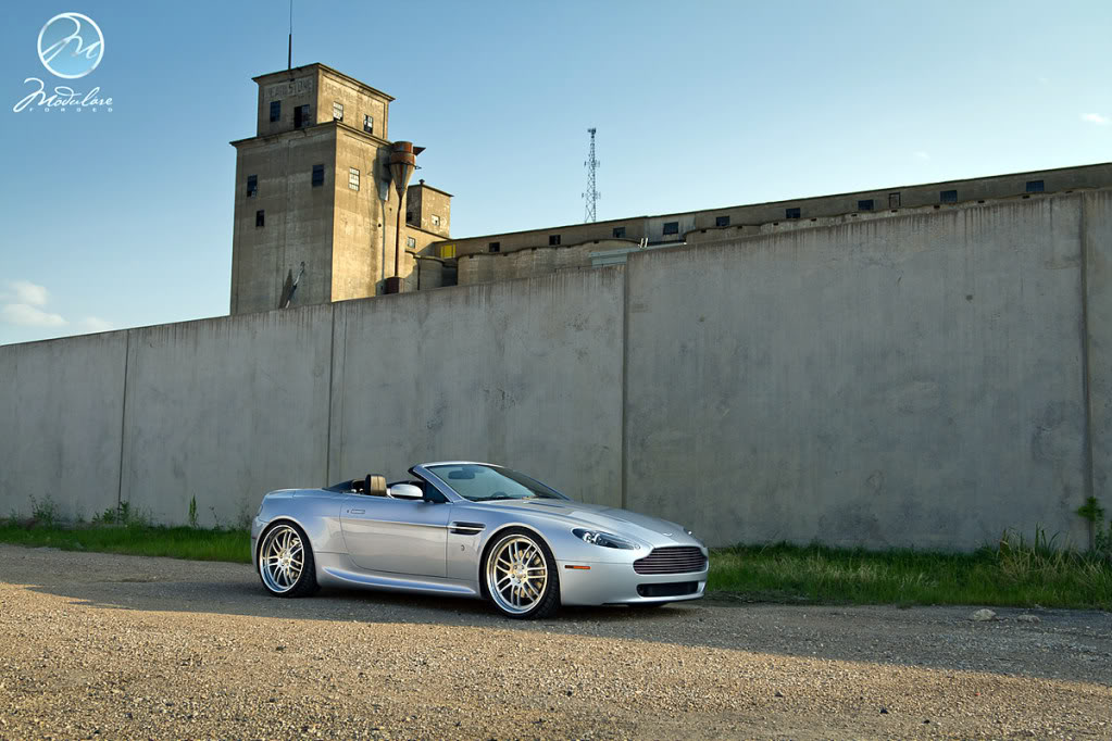 2013 Aston Martin V8 Vantage photo