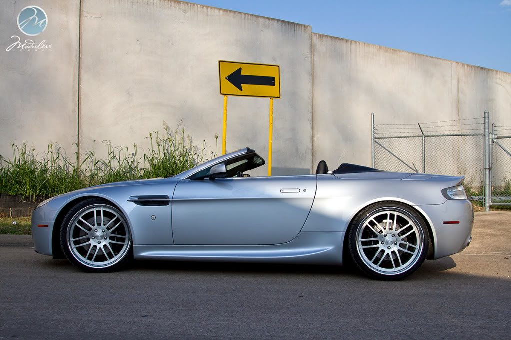 2013 Aston Martin V8 Vantage photo