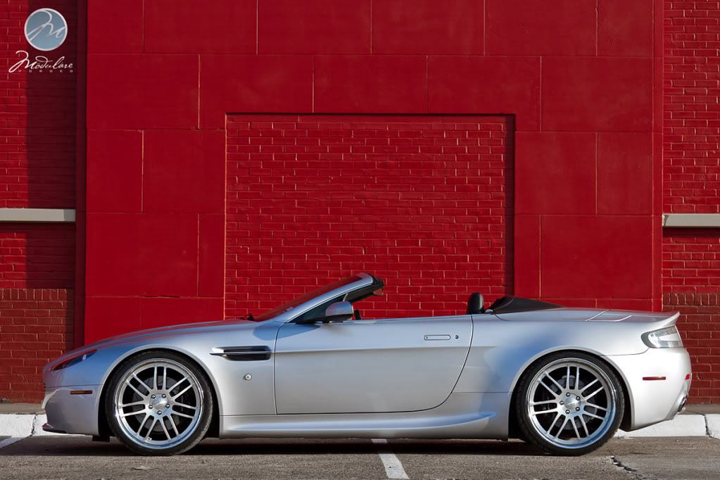 2013 Aston Martin V8 Vantage photo