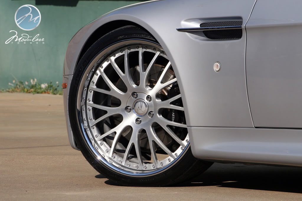 2007 Aston Martin V8 Vantage photo