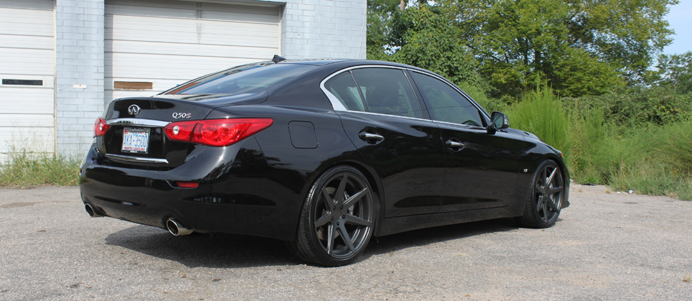 2015 Infiniti Q50 photo