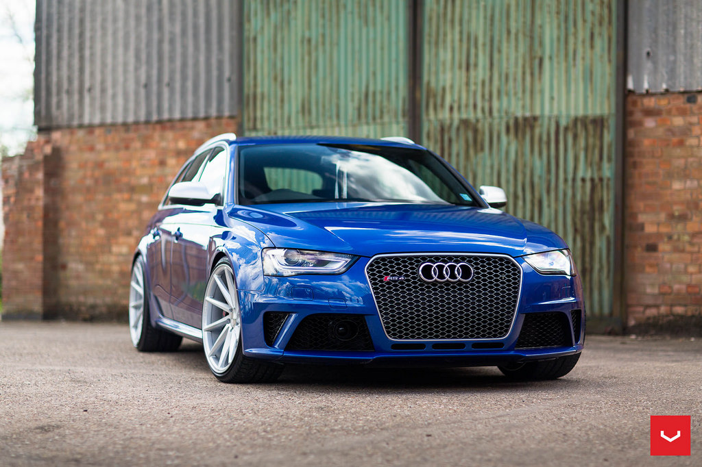  Audi RS 4 photo