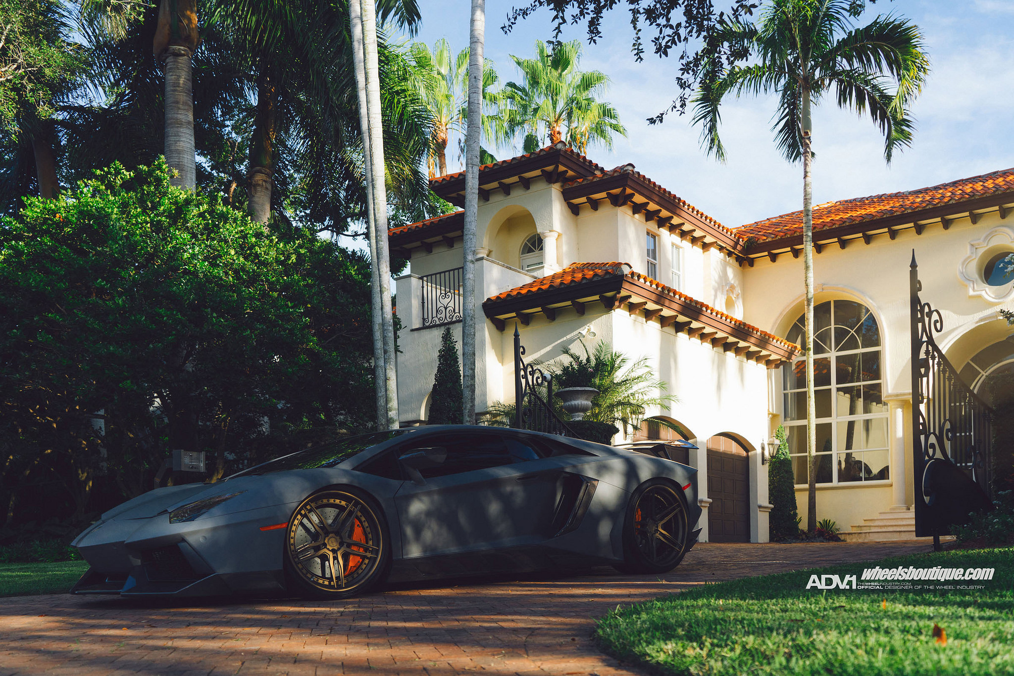2015 Lamborghini Aventador photo