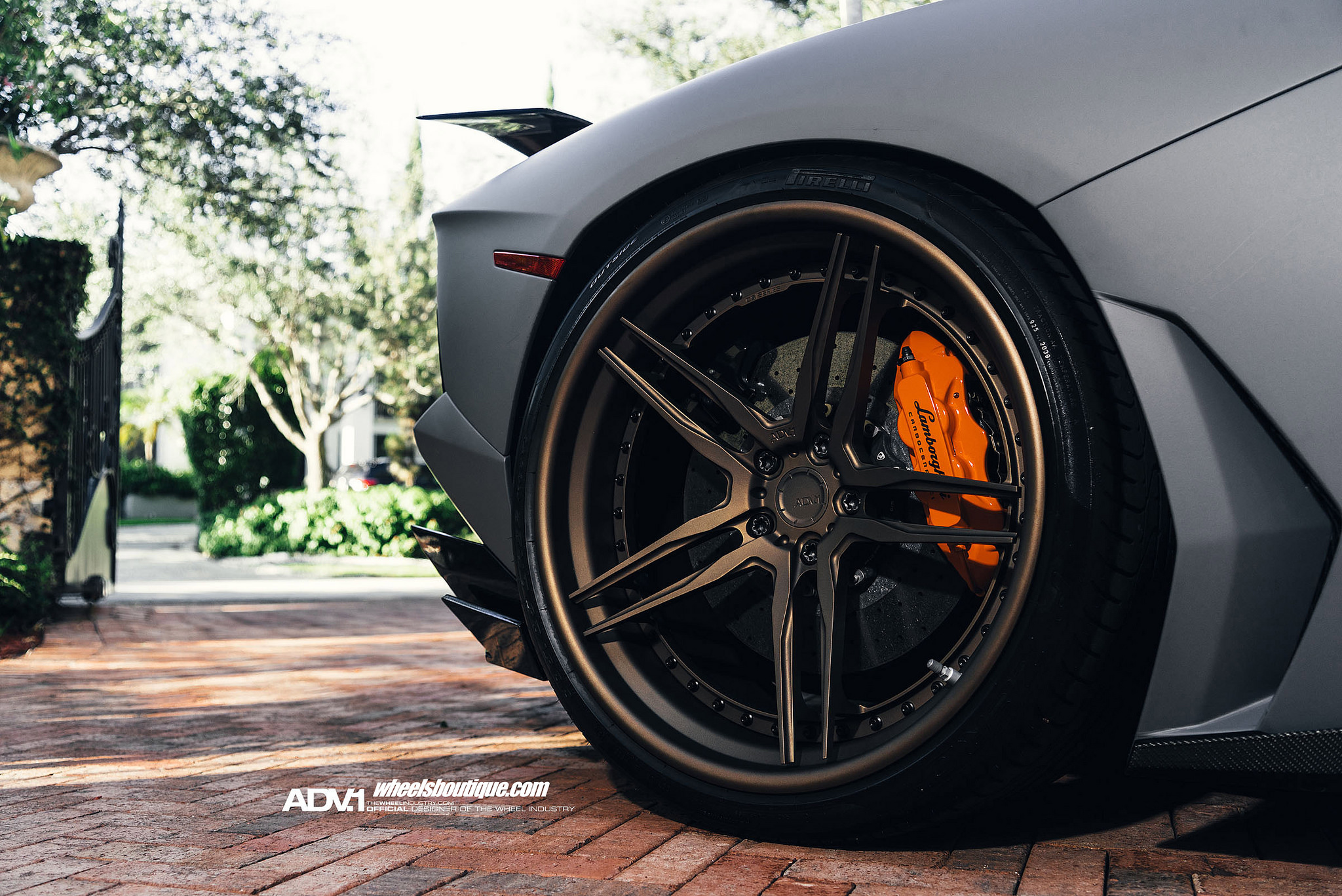 2015 Lamborghini Aventador photo