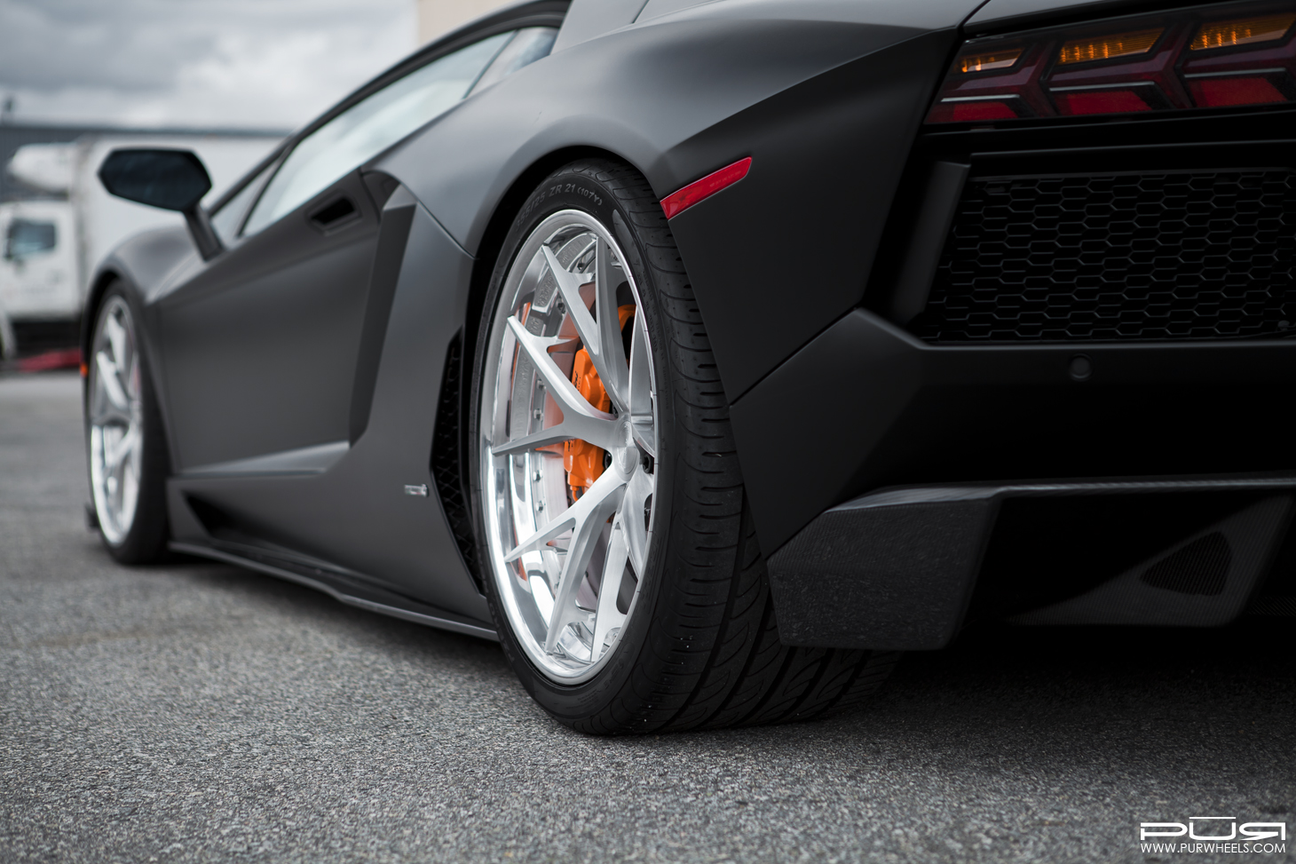 2014 Lamborghini Aventador photo