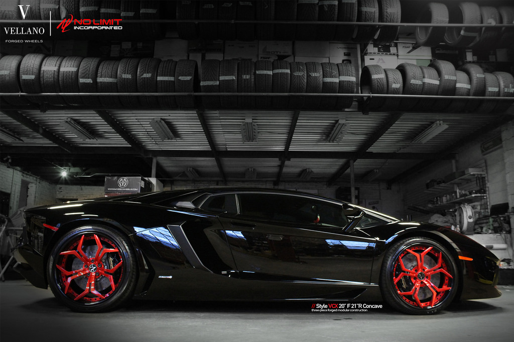 2013 Lamborghini Aventador photo