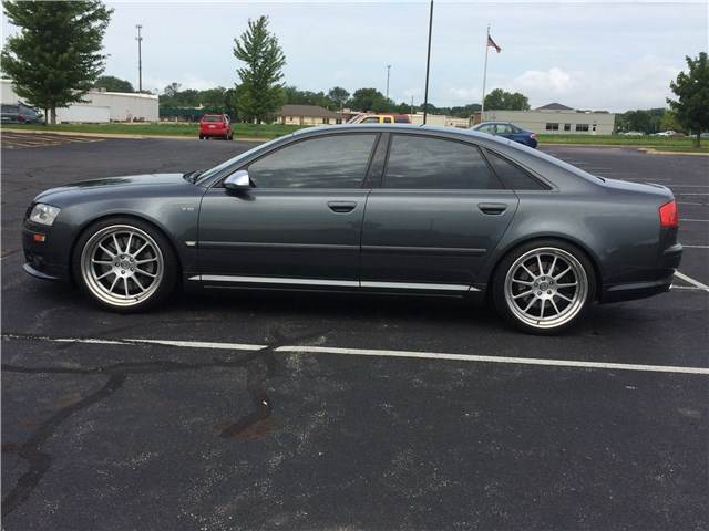2007 Audi S8 photo