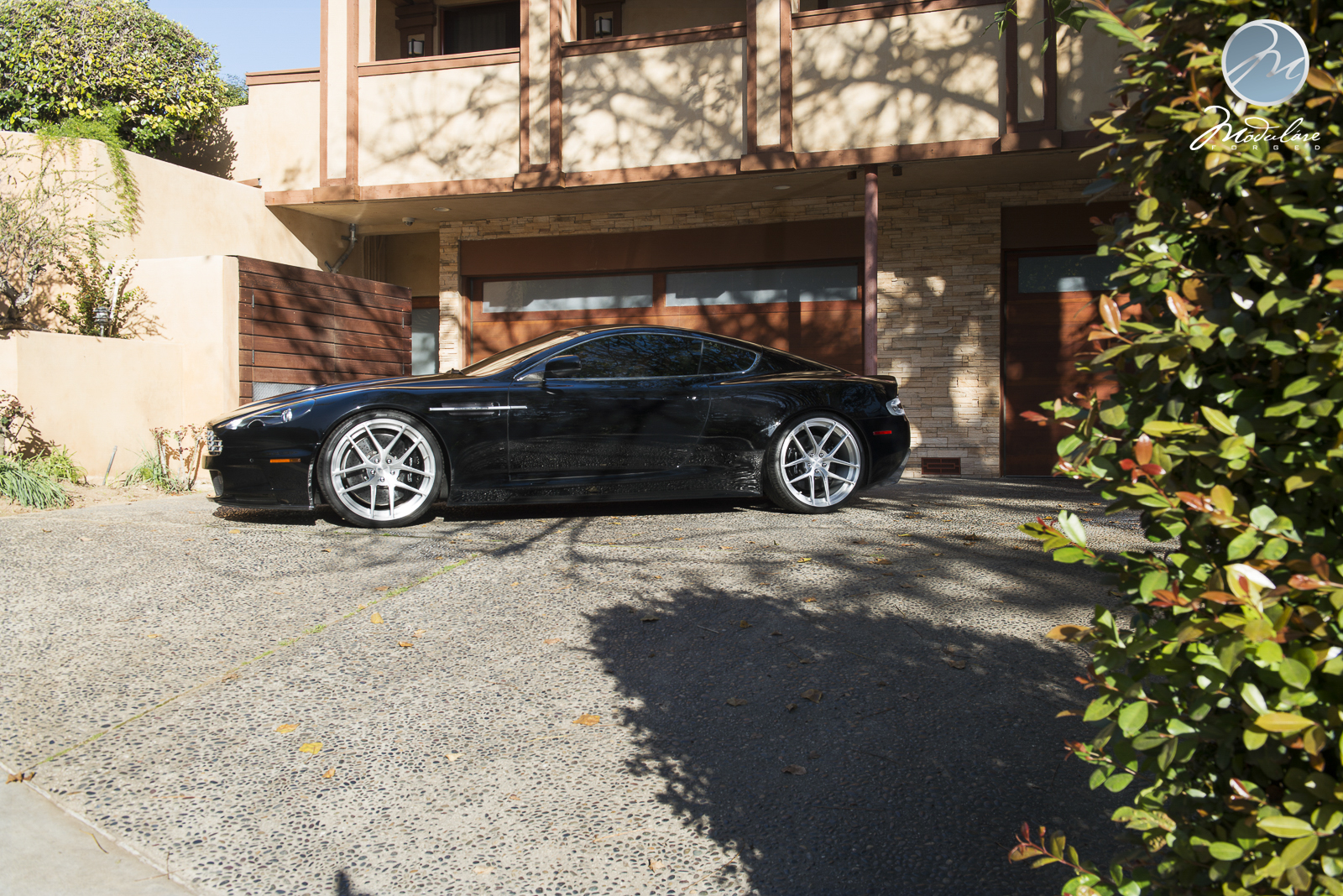 2012 Aston Martin DBS photo