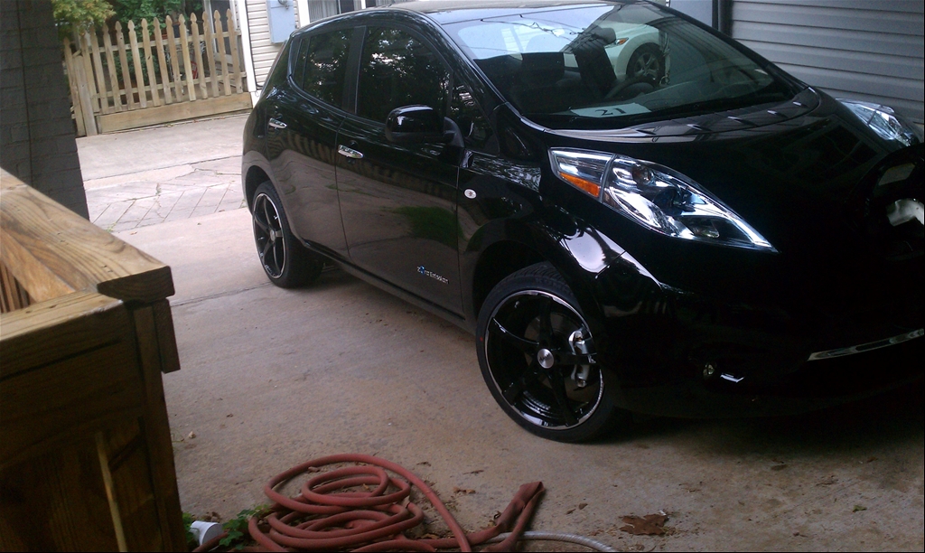 2011 Nissan LEAF photo