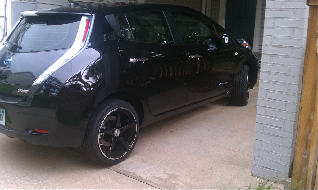 2011 Nissan LEAF photo