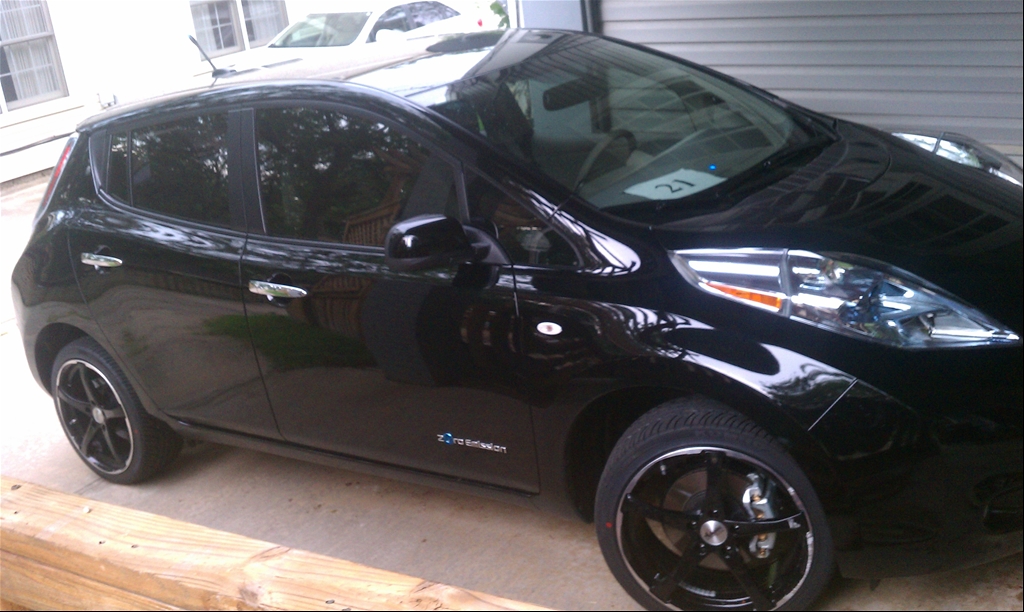 2011 Nissan LEAF photo