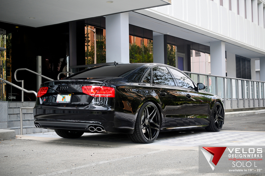 2013 Audi S8 photo