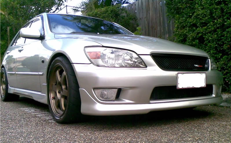 2001 Lexus IS 300 photo