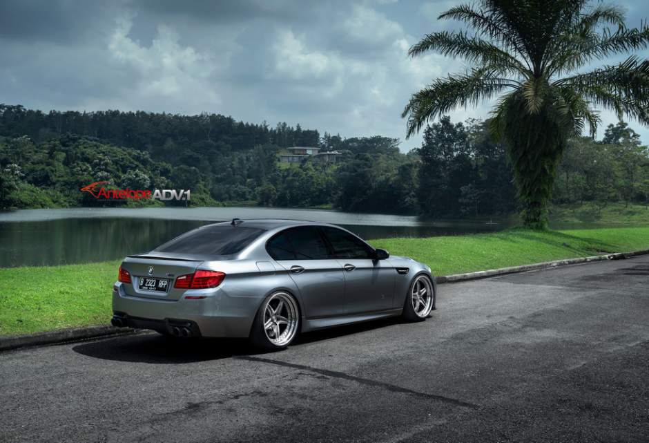 2013 BMW M5 photo