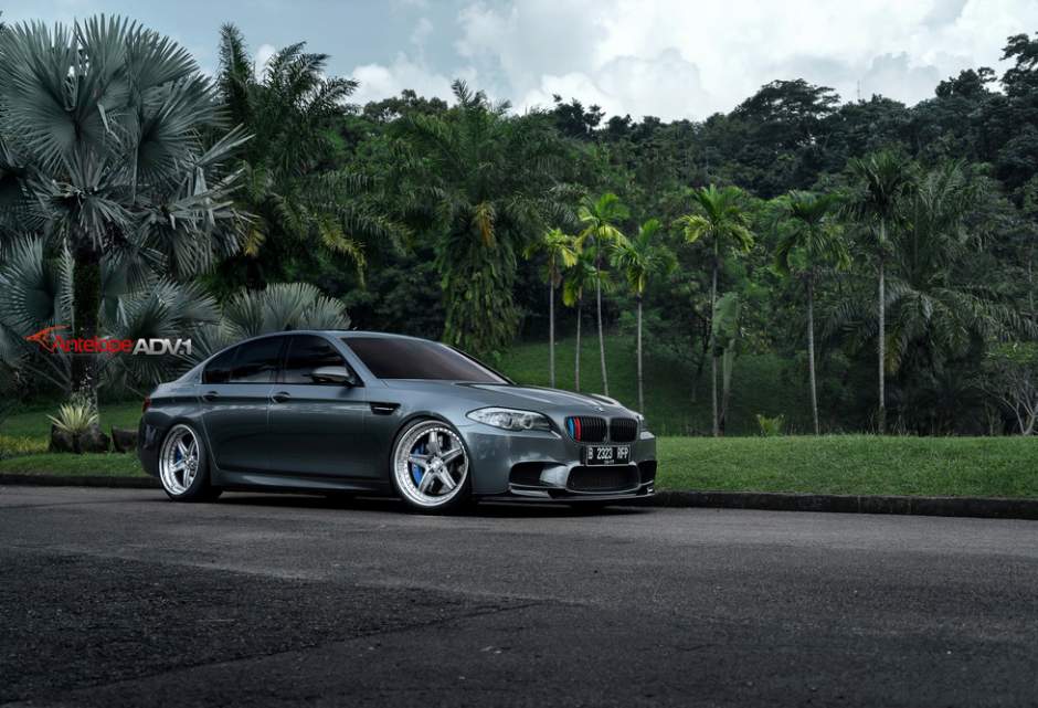 2013 BMW M5 photo