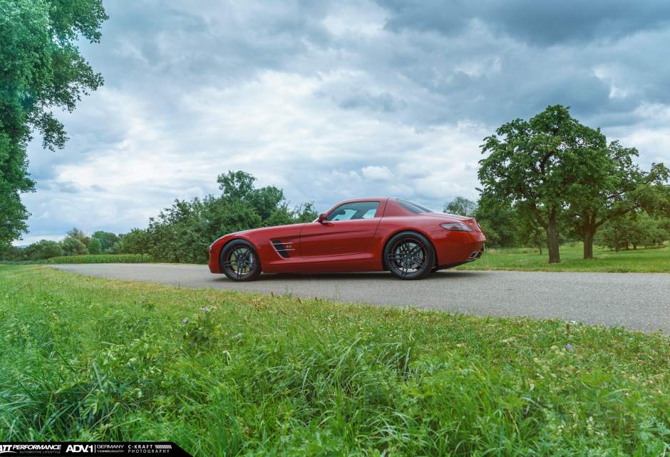 2011 Mercedes-Benz SLS AMG photo