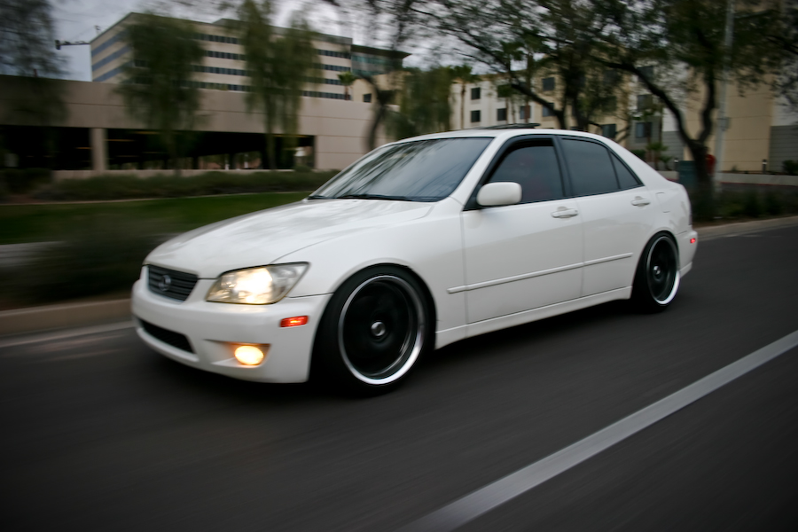 2001 Lexus IS 300 photo