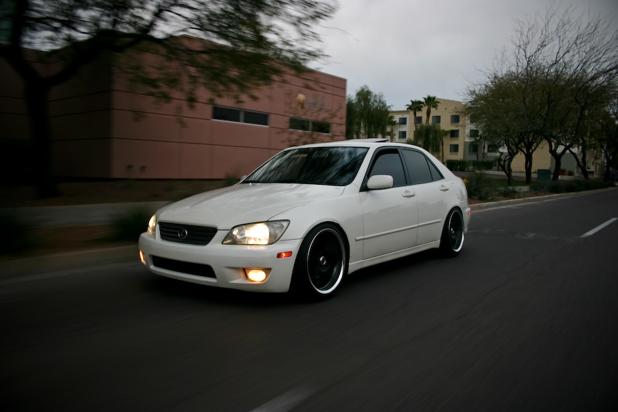 2001 Lexus IS 300 photo