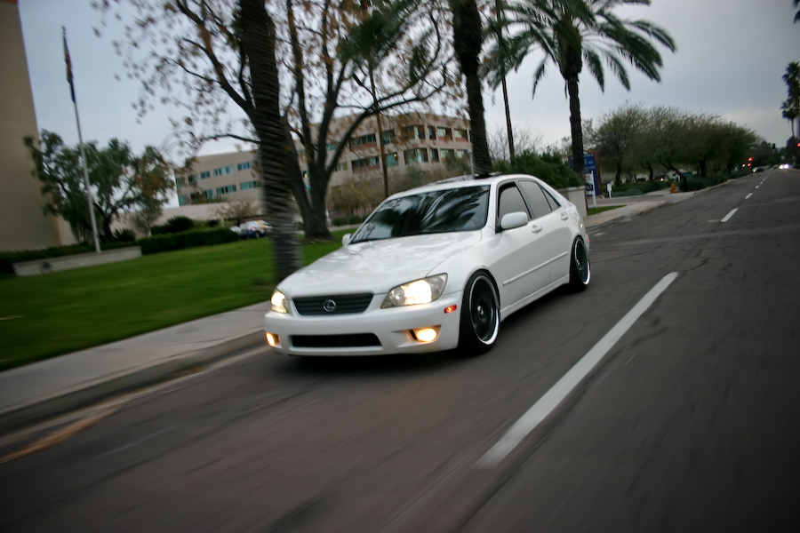 2001 Lexus IS 300 photo