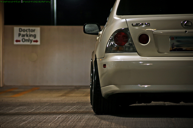 2001 Lexus IS 300 photo