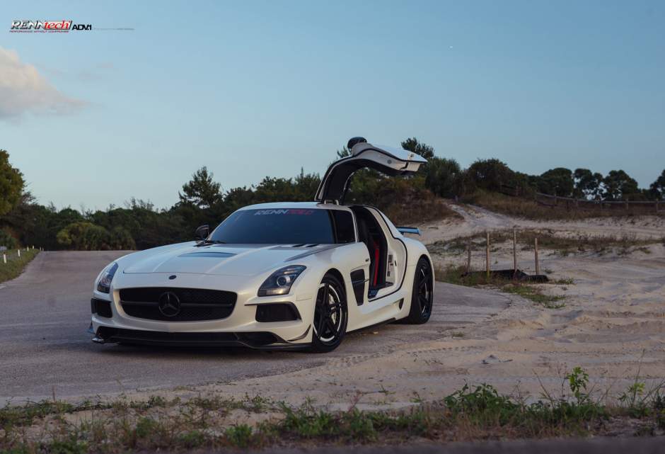 2014 Mercedes-Benz SLS AMG photo