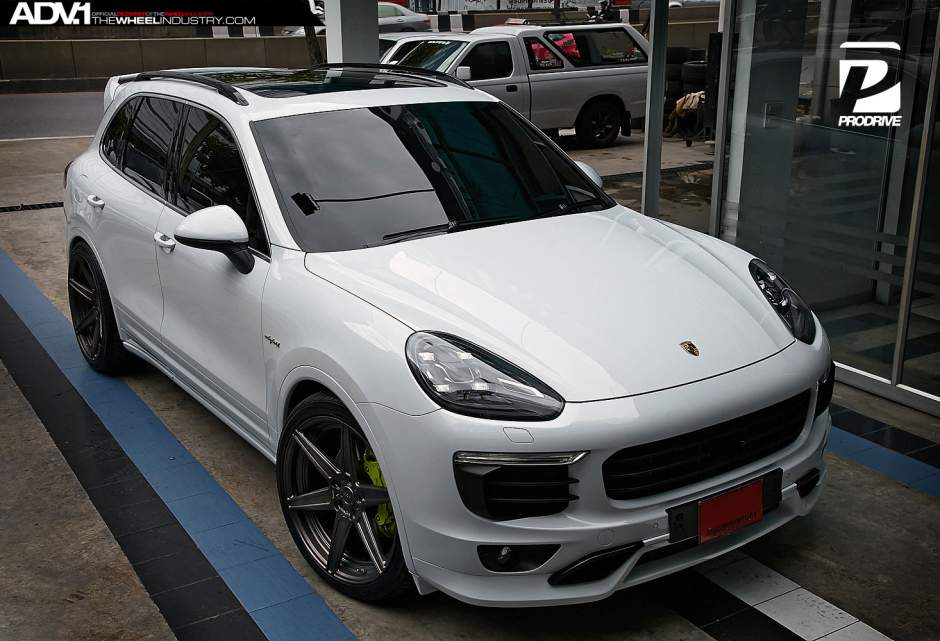 2015 Porsche Cayenne photo