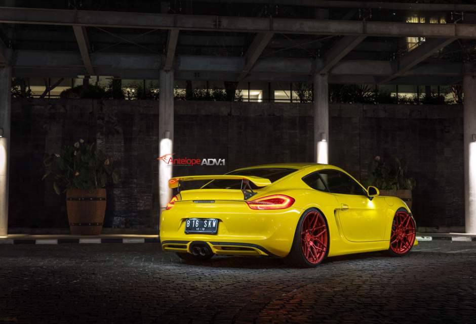 2015 Porsche Cayman photo