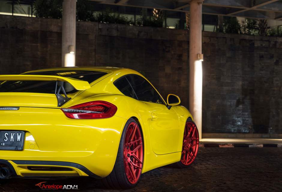 2015 Porsche Cayman photo