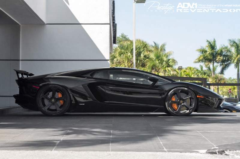 2014 Lamborghini Aventador photo