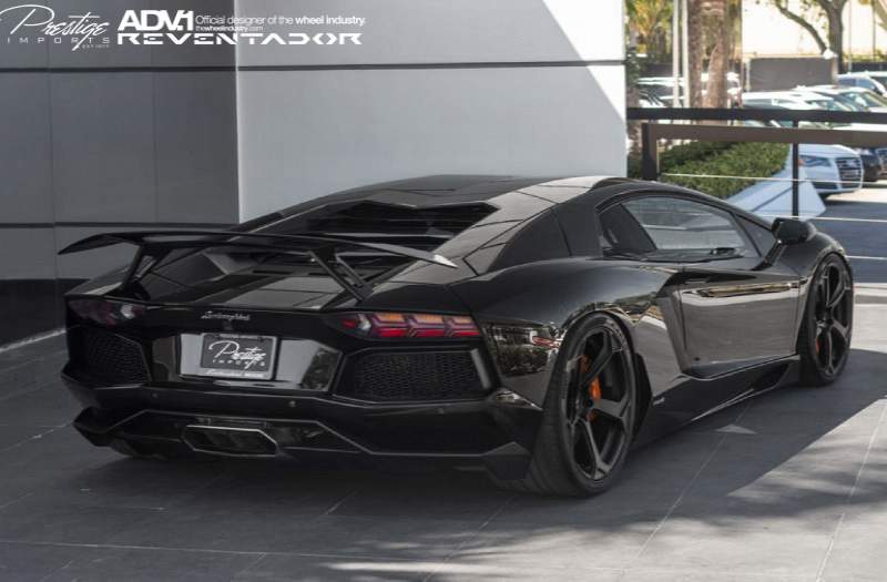 2014 Lamborghini Aventador photo