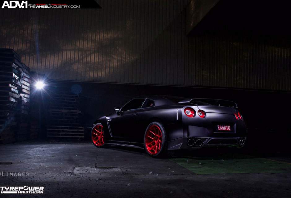 2015 Nissan GT-R photo