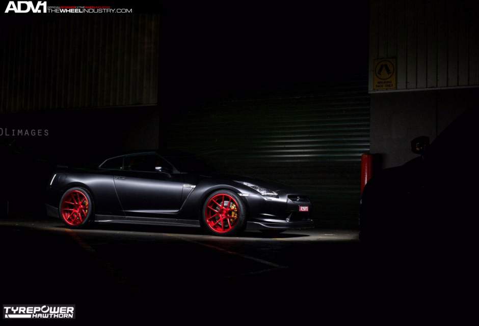 2015 Nissan GT-R photo