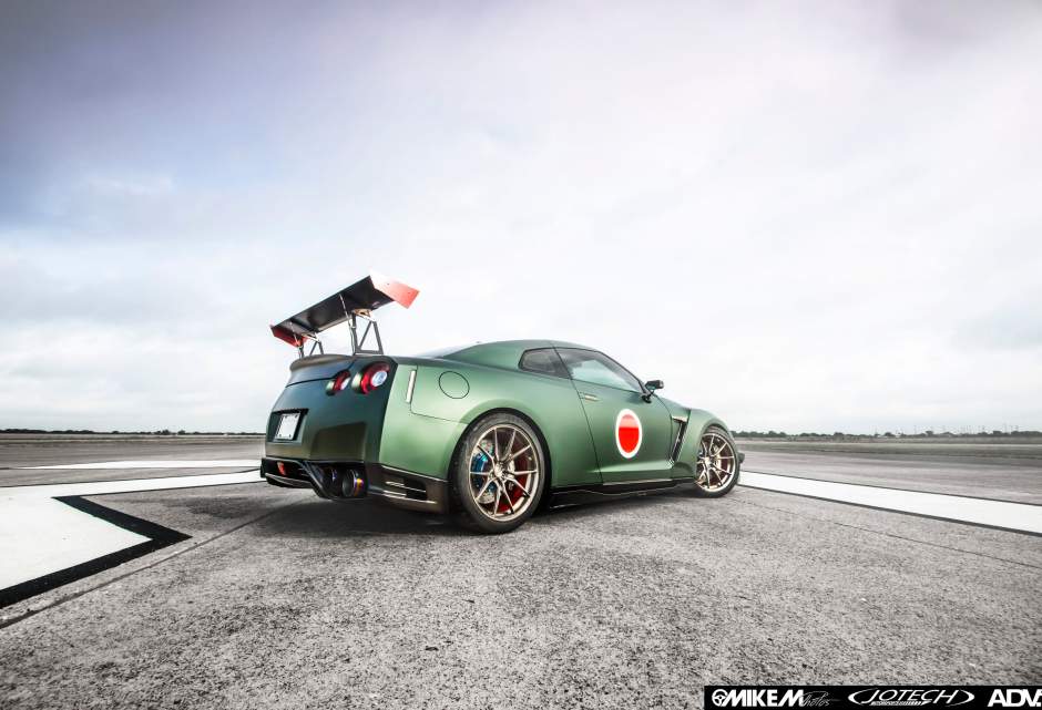 2014 Nissan GT-R photo